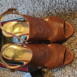 Vince Camuto Brick Cutout Sandals Size 9